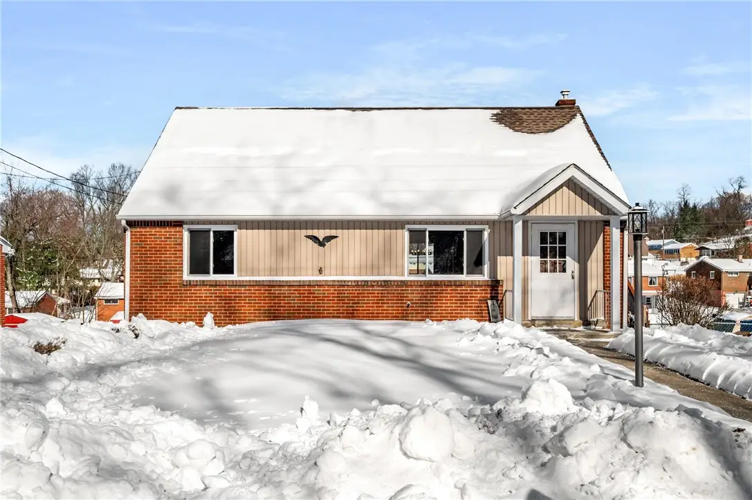 678 Colonial Manor Rd, North Huntingdon, PA 15642 - #1