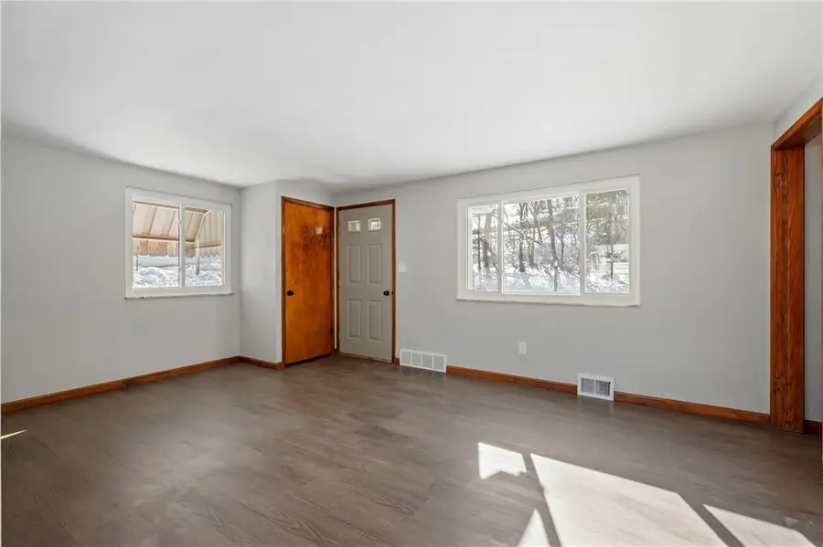 678 Colonial Manor Rd, North Huntingdon, PA 15642 - #2