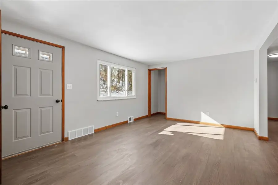 678 Colonial Manor Rd, North Huntingdon, PA 15642 - #3