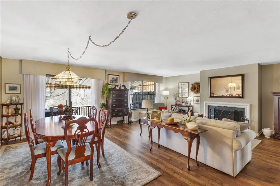 422 Edgetree Ln, Murrysville, PA 15668 - Image #2