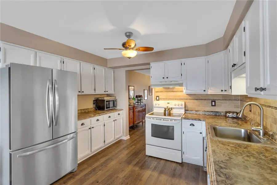 422 Edgetree Ln, Murrysville, PA 15668 - Image #3