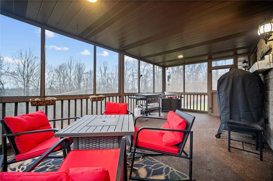 1021 Greggerson Rd, Irwin, PA 15642 - Image #2