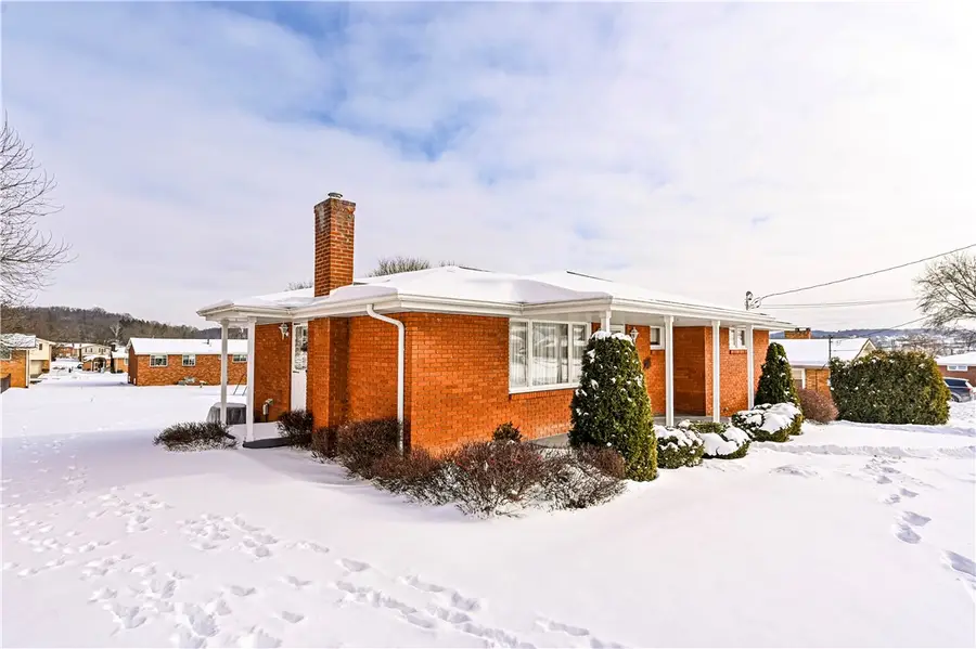 704 Sherwood Cir, Youngwood, PA 15697 - #3