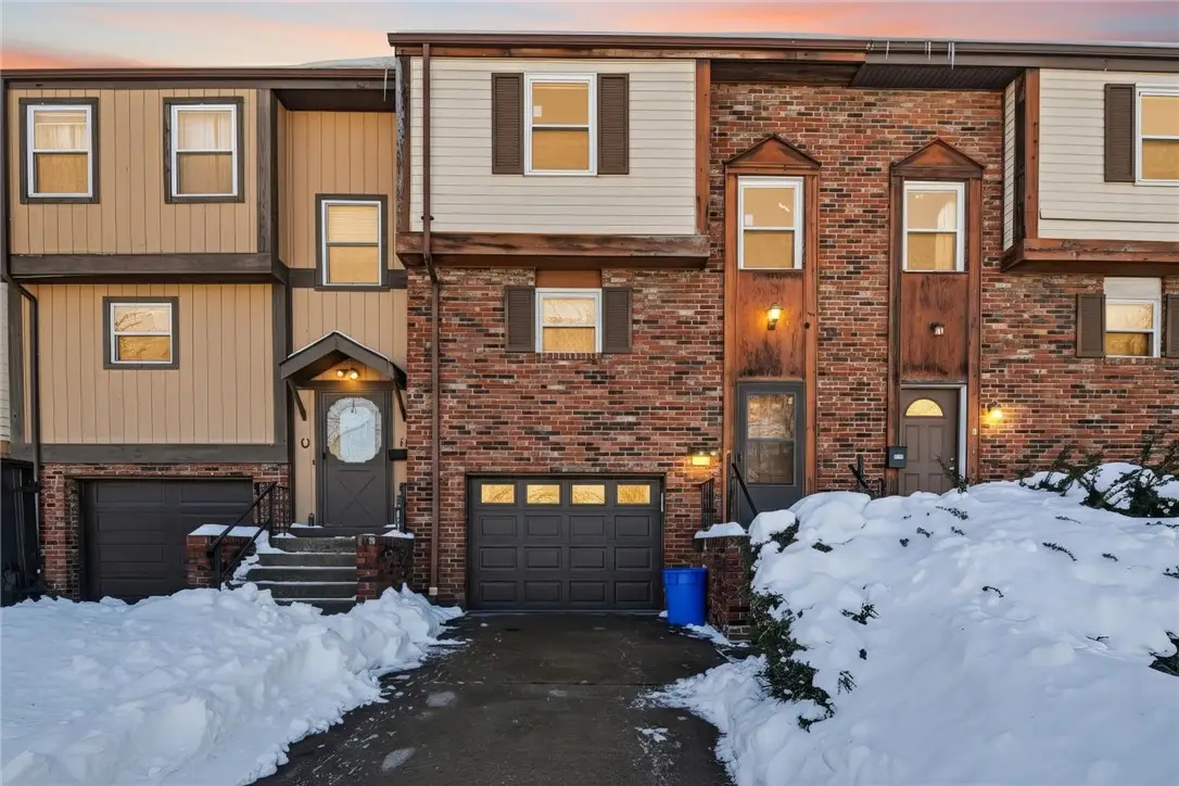 10 Mckinley Sq, Coraopolis, PA 15108 - Image #1