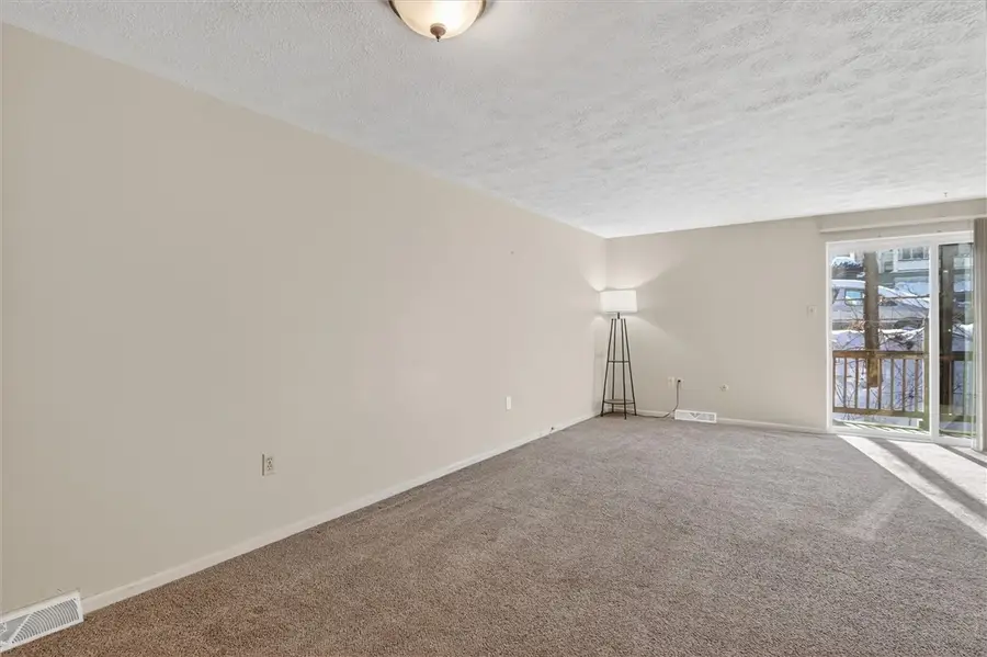 10 Mckinley Sq, Coraopolis, PA 15108 - Image #3