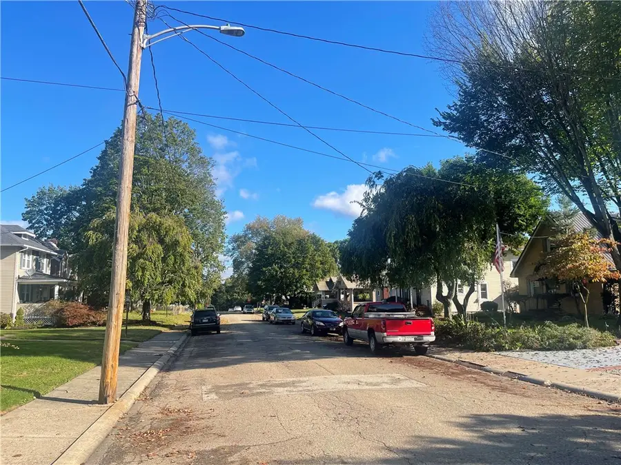 443 Vernon St, New Kensington, PA 15068 - #3