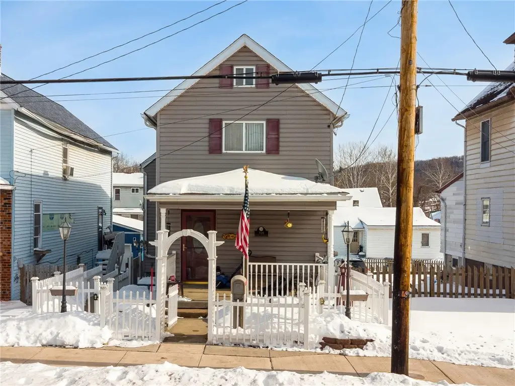 318 S 4th, Youngwood, PA 15697 - #1