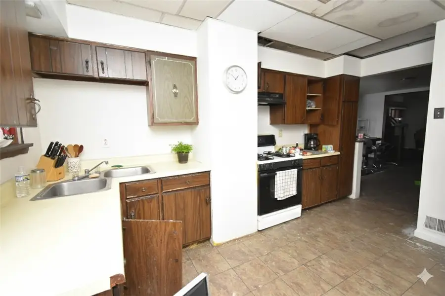 615 E 9th Avenue, Munhall, PA 15120 - #2