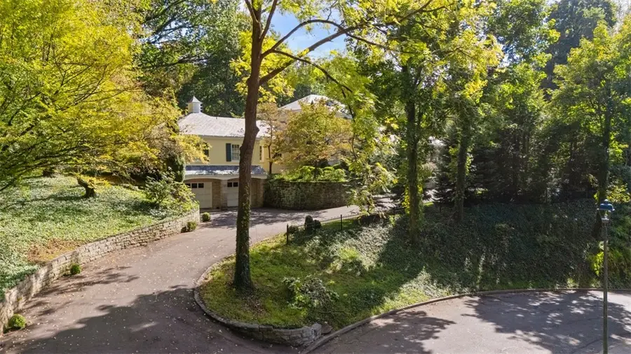 516 Irwin Dr, Edgeworth, PA 15143 - #2