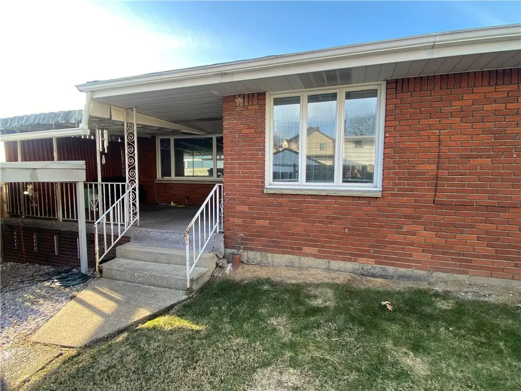 422 Market St, Belle Vernon, PA 15012 - #1