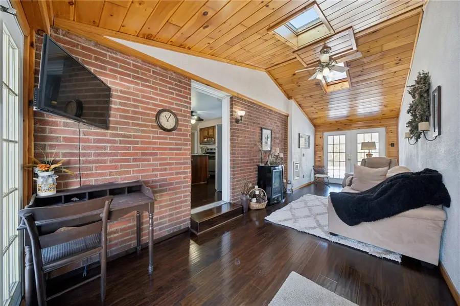 560 Simpson Howell Rd, Elizabeth Township, PA 15037 - #2