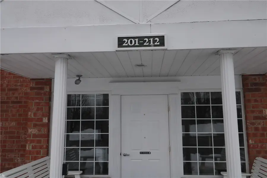 211 Clubhouse Dr #211, South Strabane Township, PA 15301 - Image #2