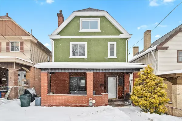 221 E Agnew Ave, Carrick, PA 15210