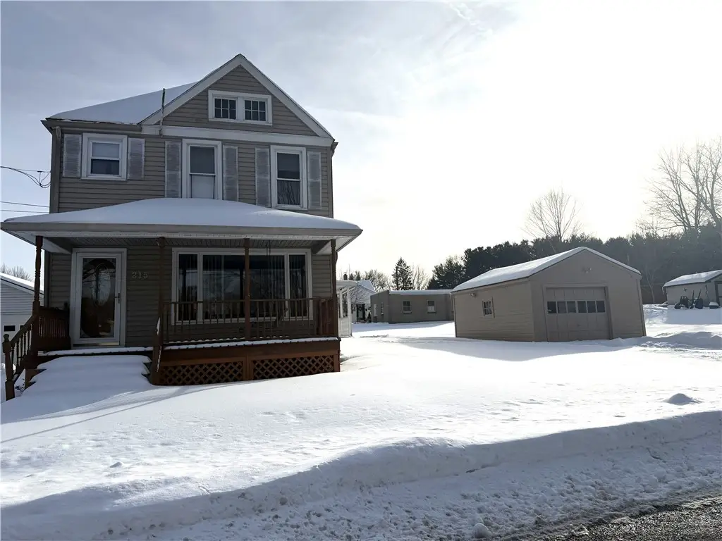 215 W Park St, Hermitage, PA 16148 - #1