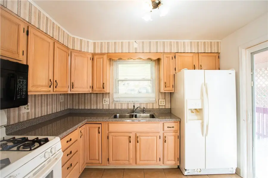 1079 Catherine Dr, Conway, PA 15027 - #3