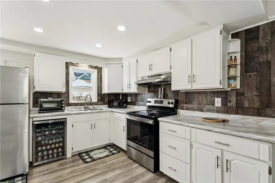 421 Wayne Ave, Ellwood City, PA 16117 - #3