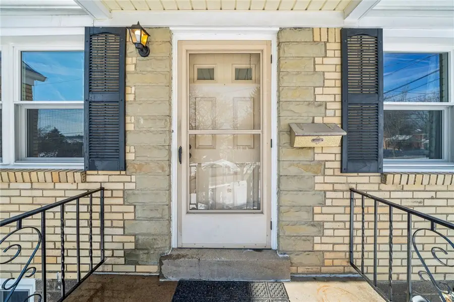 15 Glenview Avenue, Greensburg, PA 15601 - #2