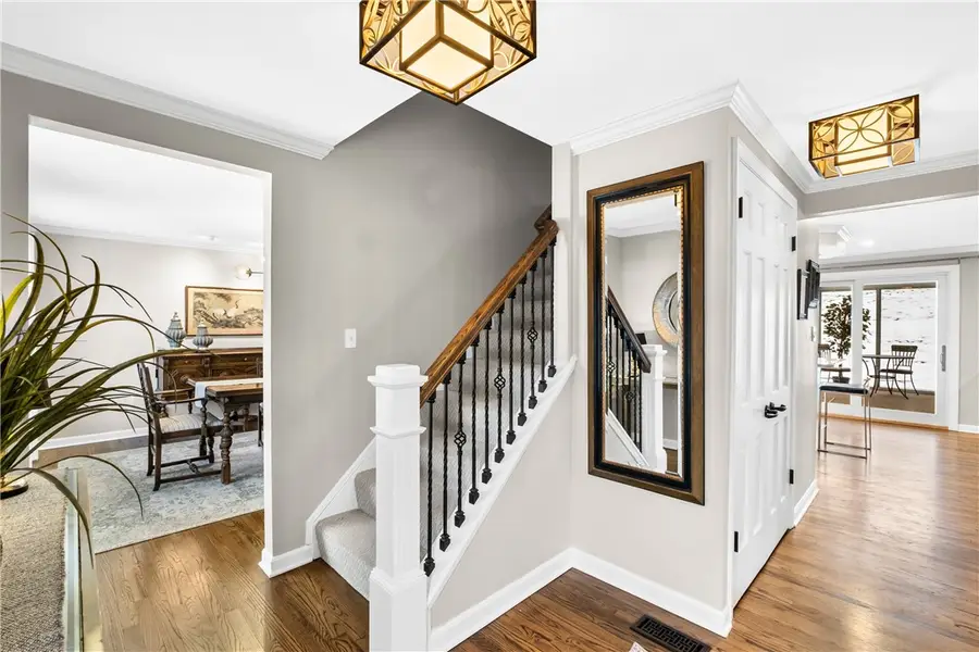 897 Macarthur Dr, Mount Lebanon, PA 15228 - #3