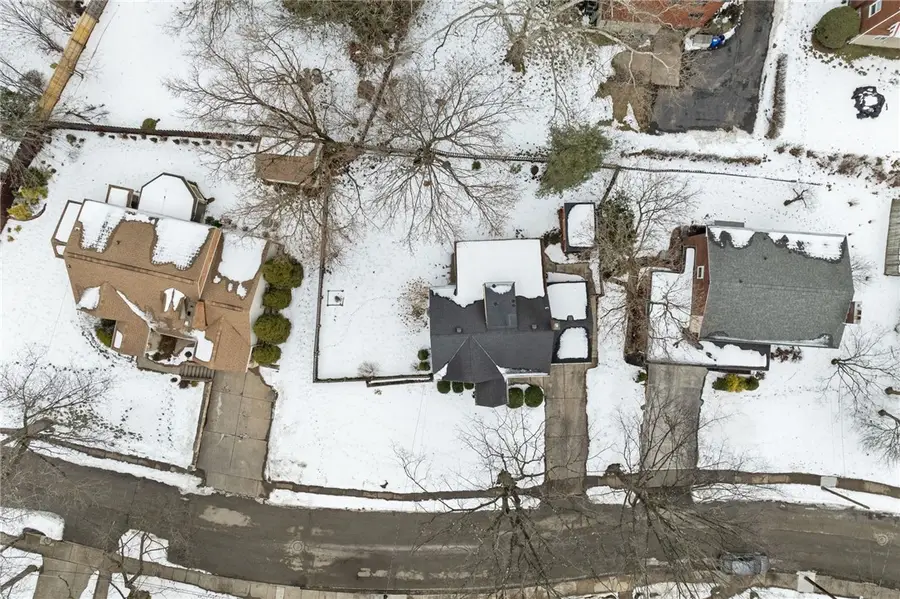 1049 Windermere Dr., Pittsburgh, PA 15218 - #3