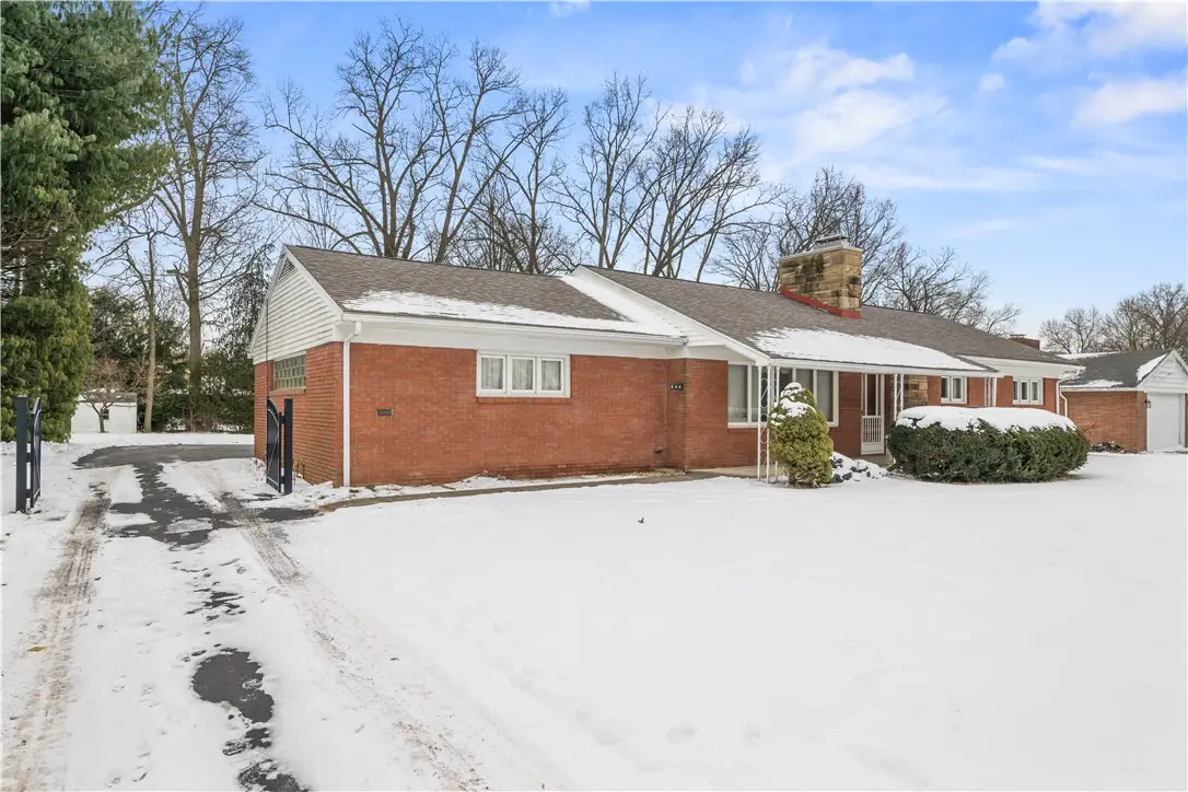 340 Carley Ave, Sharon, PA 16146 - #1