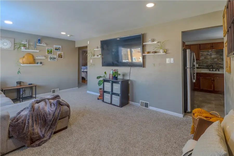 475 Ridgemont Dr, Pittsburgh, PA 15220 - #3