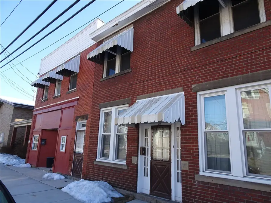 120-122 N 4th Street, Youngwood, PA 15697 - #2