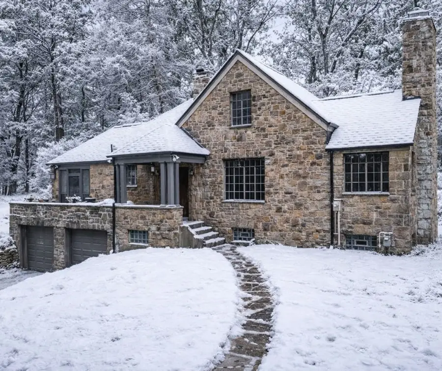 2501 Oakwood Rd, Glenshaw, PA 15116 - #2