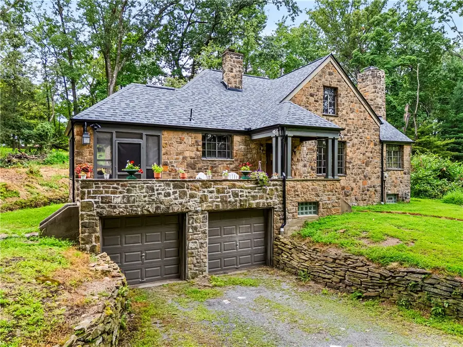 2501 Oakwood Rd, Glenshaw, PA 15116 - #3