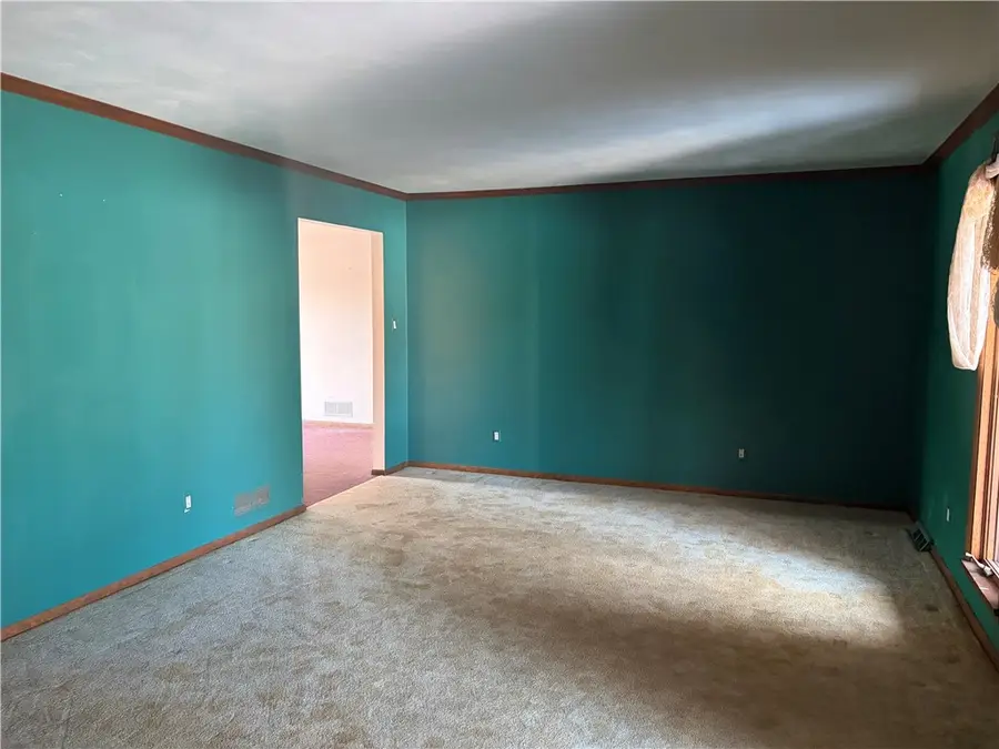 320 Country View Dr, Penn, PA 15642 - #3