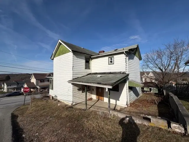 3385 Pike St, Herminie, PA 15774 - #1