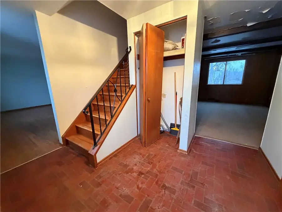 221 S Magnolia Dr, Shaler, PA 15116 - #3