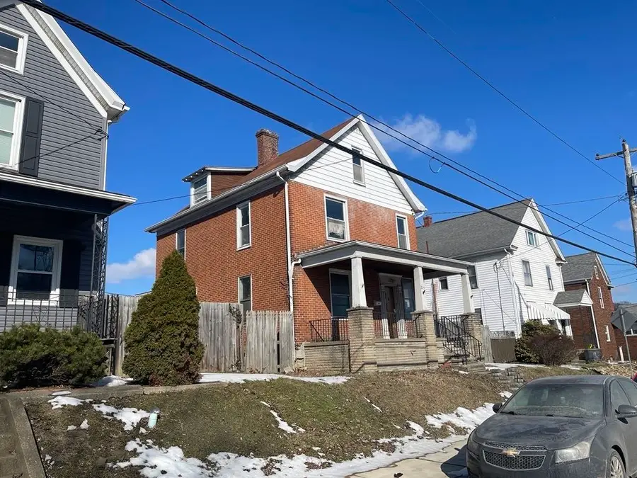 215 N 4th St, Youngwood, PA 15697 - #2