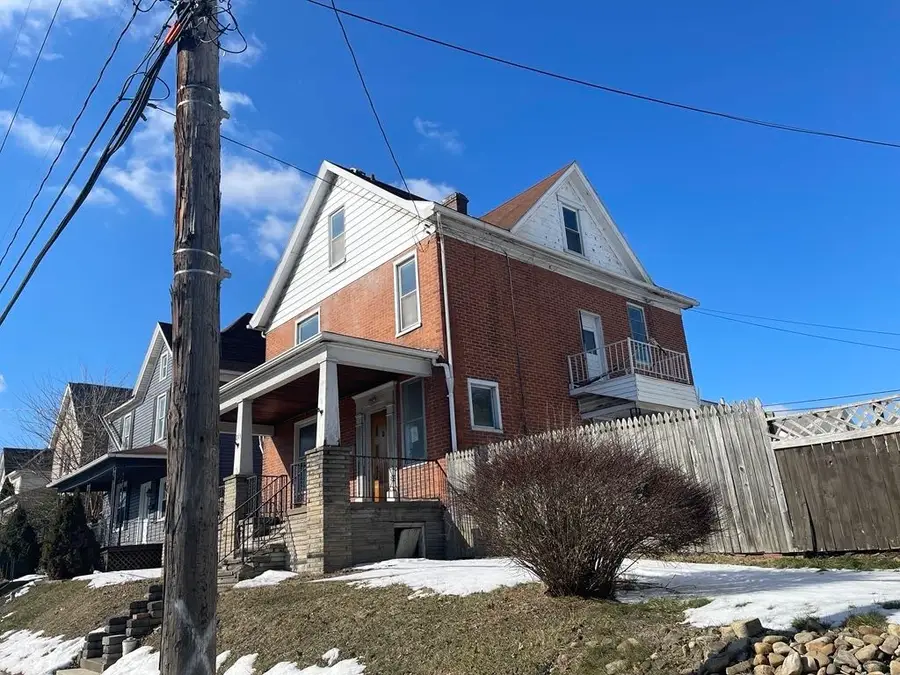 215 N 4th St, Youngwood, PA 15697 - #3