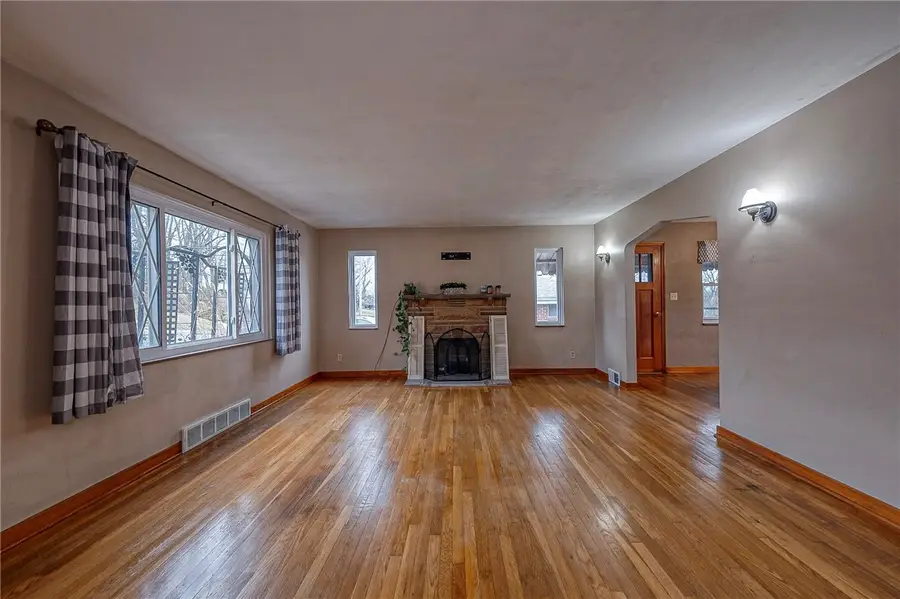 2704 Skyline Drive, West Mifflin, PA 15122 - #2