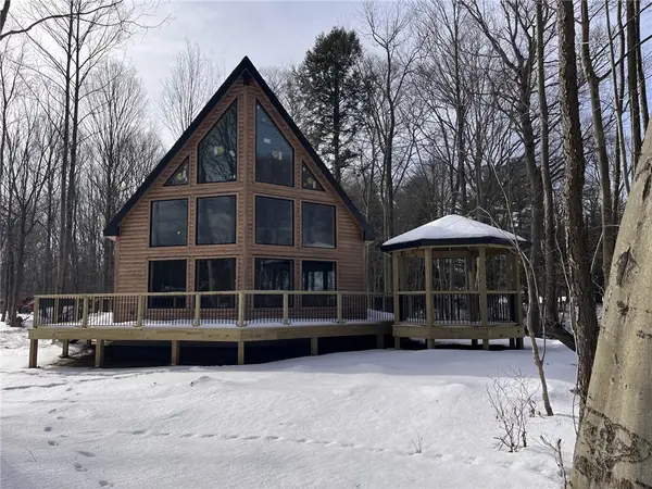 8498 E Lake Road, Harborcreek Twp, PA 16511