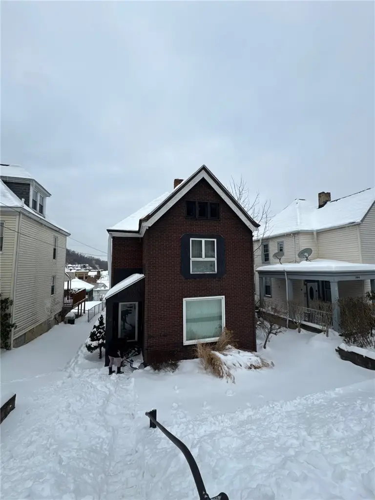 312 Welsh Ave, Wilmerding, PA 15148 - #1