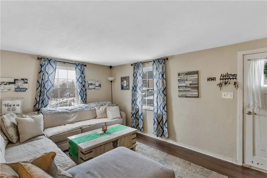 120 Ida Dr, Glenshaw, PA 15116 - #2