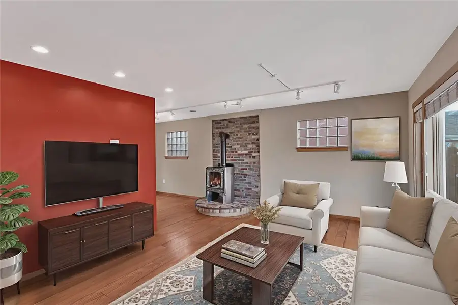 8020 Lloyd Ave, Swissvale, PA 15218 - #2