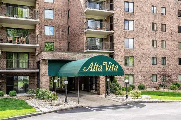 3 Alta Vita Dr #205, Hempfield Twp, PA 15601