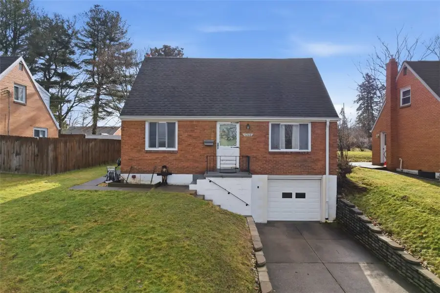 1748 Outlook Dr, Verona, PA 15147 - #2