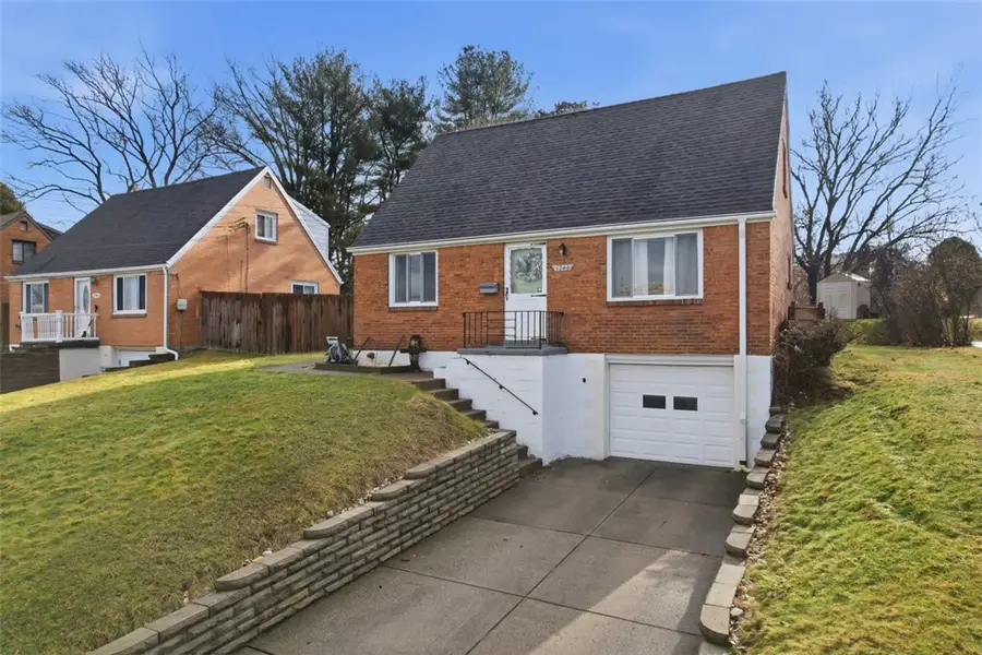 1748 Outlook Dr, Verona, PA 15147 - #3