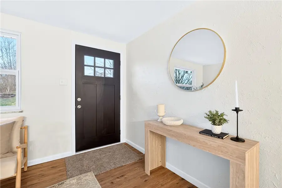 1923 Ivanhoe Dr, Irwin, PA 15642 - #2