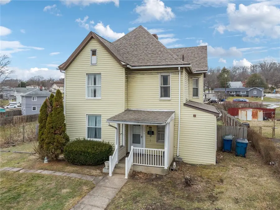 709 Helman St, Youngwood, PA 15697 - #2