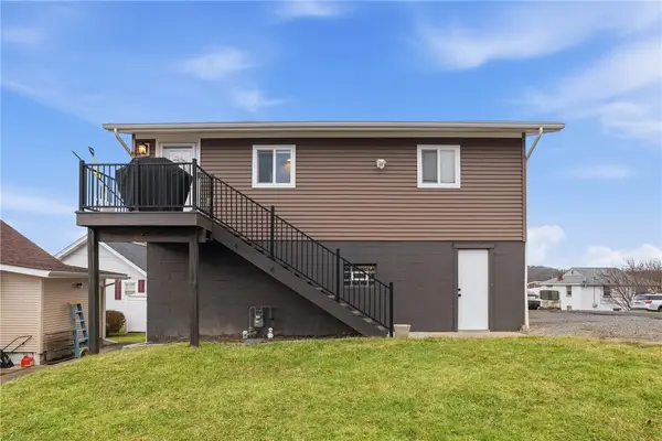 215 1/2 Dombroski Ave, New Kensington, PA 15068