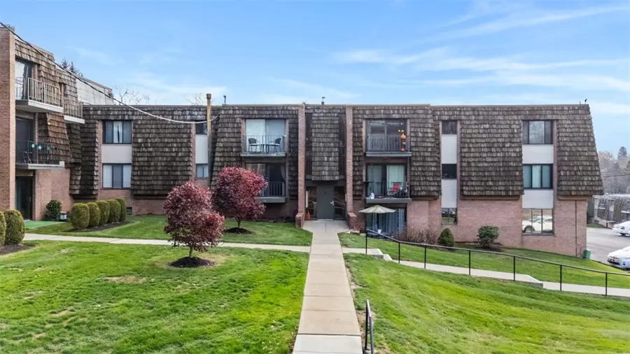 732 Forest Green Dr, Coraopolis, PA 15108 - #2