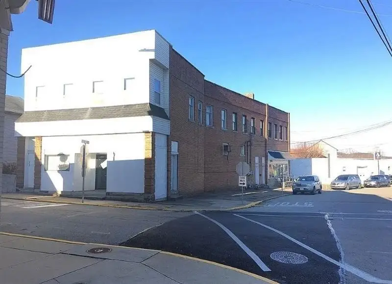 300 Longfellow St, Vandergrift, PA 15690 - #1