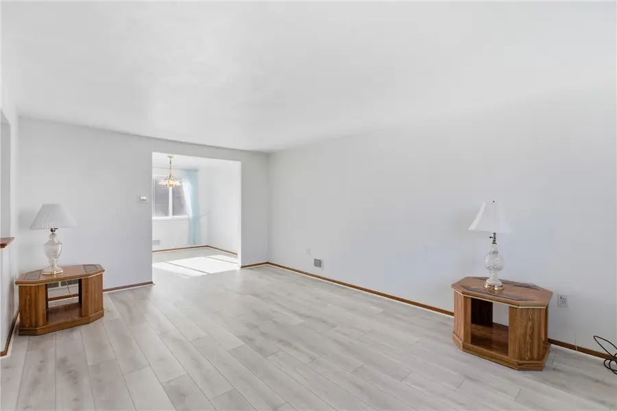 1045 Fiddleback Dr, McKees Rocks, PA 15136 - #3