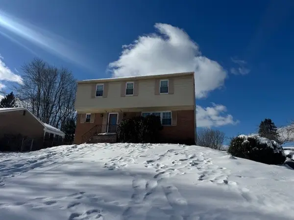 8612 E Barkhurst Dr, McCandless, PA 15237