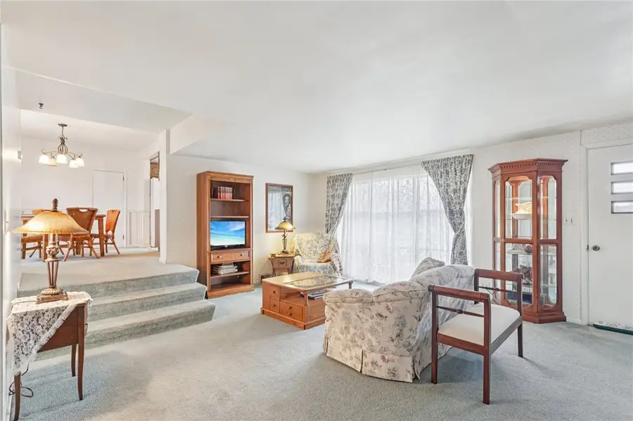 1043 Van Velsor Dr, Bakerstown, PA 15007 - #3