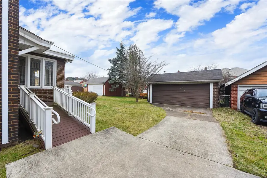 36 Commonwealth Ave, Duquesne, PA 15110 - #3